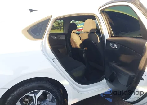 2021 Kia Forte Lxs из США, поврежденный, VIN 3KPF24AD6ME340165